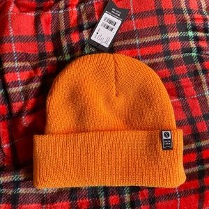 Salty Crew beanie NWT